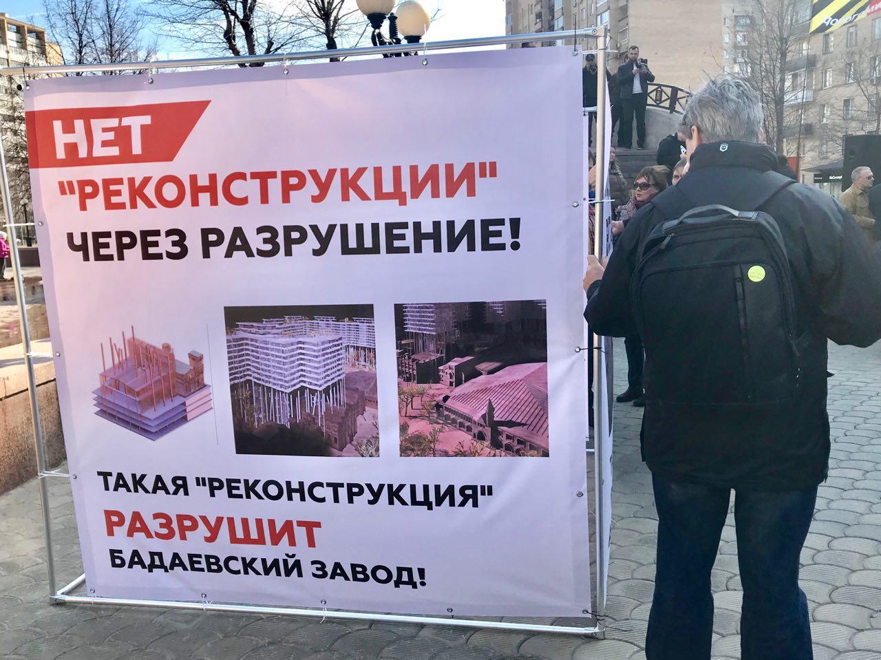 Прекратим произвол плакат. Плакат москвичи занимают квартиру. Алексей Кощеев стихи.